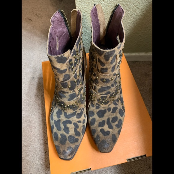 Boots - Picture 1 of 6